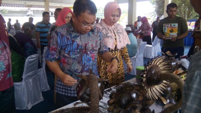
					Wali Kota Binjai, Muhammad Idaham Walikota Binjai tinjauan kerajinan Batok kelapa dll.