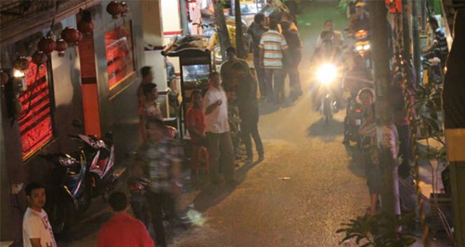 
					Kawasan 'Pataya' Surabaya tempat mangkalnya ratusan kaum gay setiap malam. (foto: istimewa)  
