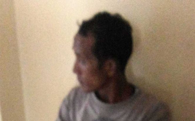 
					Aziz (28), pelaku pemerkosaan adik ipasnya sendiri yang masih kelas VI SD hingga hamil 5 bulan. (foto: fat) 