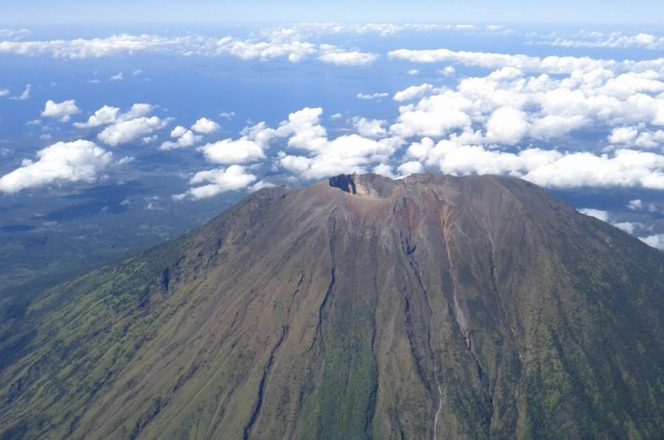 
					PVMBG: Tekanan Magma Buat Gunung Agung Menggelembung