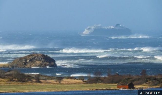 
					Kapal Pesiar MV Viking Sky menuju pelabuhan terdekat di lepas pantai barat Norwegia. (Foto.Ist)