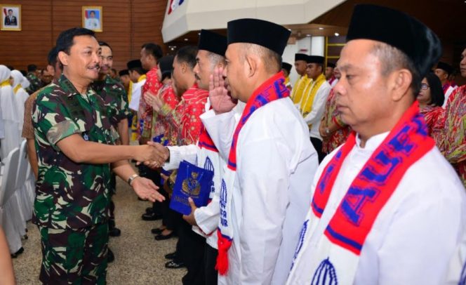 
					Kepala Staf Angkatan Laut (Kasal) Laksamana TNI Siwi Sukma Adji, S.E., M.M., melepas keberangkatan 88 prajurit TNI Angkatan Laut untuk melaksanakan ibadah ke tempat suci .