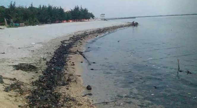 
					Limbah B3 akibat kebocoran  pipa minyak Offshore North West Java (ONWJ) yang ada di Karawang yang mencemari  sejumlah pantai di Kepulauan Seribu.