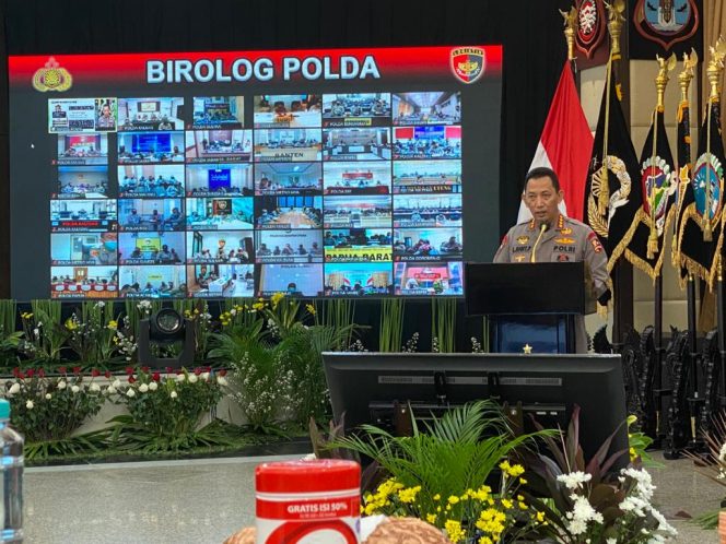 
					Kapolri Jenderal Listyo Sigit Prabowo saat membuka Rapat Kerja Teknis (Rakernis) Logistik Polri di Gedung Rupatama Mabes Polri, Jakarta Selatan, Rabu (9/6/2021).
