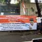 Massa pendukung Ustadz Abdul Somad (UAS) yang menamakan diri kelompok Pertahanan Idiologi Sarekat Islam (PERISAI) DKI Jakarta menggelar aksi demonstrasi  kantor Kedutaan Besar (Kedubes) Singapura di Jakarta, Jumat (20/5). (foto:istimewa)