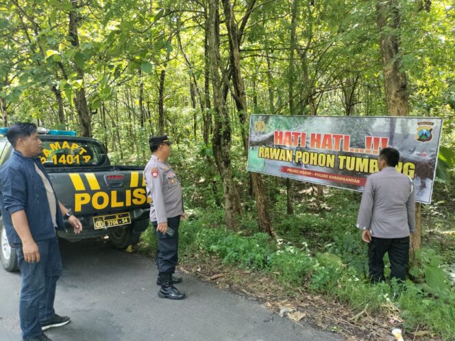 
					Polsek Karanganyar Pasang Banner Imbauan di Jalan Rawan Pohon Tumbang
