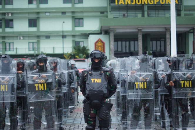 
					Gelar Pengamanan Pemilu 2024, Pangdam XII/Tanjungpura Pimpin Apel Kesiapsiagaan