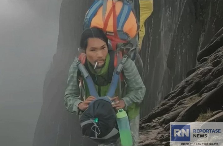 Dibalik Indahnya Gunung Rinjani Tersimpan Kisah Tentang Keberanian, Kemanusiaan dan Ketulusan Hati.