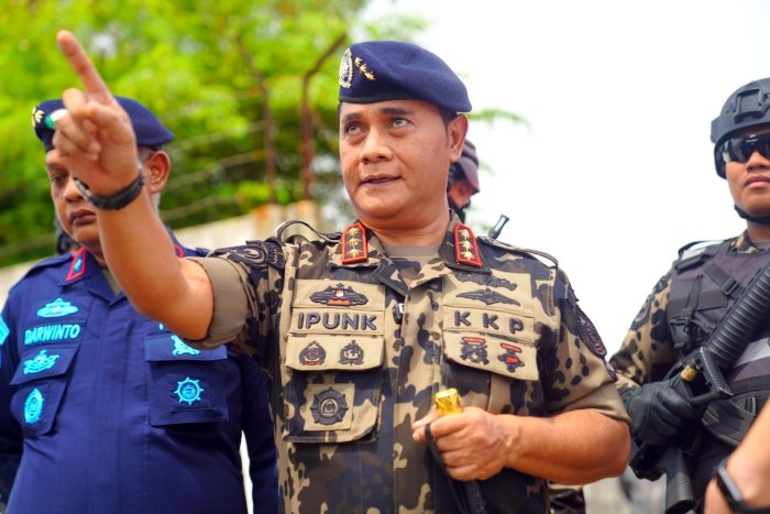 Dirjen PSDKP Segel Paksa Ruang Laut Ilegal PT Surya Sarana Marina