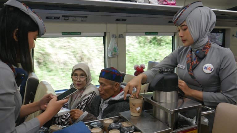 Ilustrasi kereta api jarak jauh. (Foto: RN/Tama)