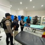 Wanita penjual pinang di Dekai, Yahukimo, ditikam dua OTK saat berjualan. (Foto: RN/HO-Humas Polri)