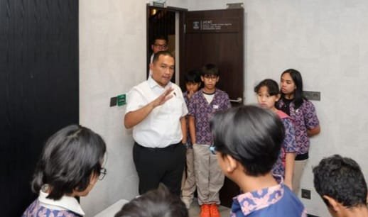 Ditressiber Polda Metro Jaya memberikan edukasi kejahatan siber kepada siswa Sekolah Cikal dan Mentari untuk mencegah bullying, grooming, pornografi, dan judi online sejak dini. (Foto: dok Ditressiber Polda Metro Jaya)
