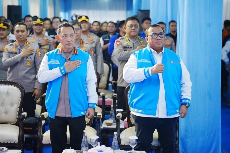 Kapolri Jenderal Listyo Sigit Prabowo menekankan penguatan sinergi Polri dan buruh saat HUT KSPSI-Harpekindo di Purwakarta serta menegaskan komitmen dukungan terhadap hak pekerja. (Foto: RN/HO-Humas Polri)