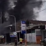 Main Petasan, Pom Mini Berikut Toko Kelontong Hangus Terbakar