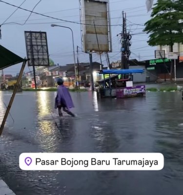 Banjir di sekitar Pasar Bojong Baru, Tarumajaya, Kabupaten Bekasi. (Foto: Instagram/infobekasi.coo)