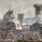 Serangan Israel di Lebanon selatan menewaskan sedikitnya 31 warga dan melukai 149 orang. Presiden Joseph Aoun mengecam serangan dan memperingatkan bahaya perang proksi. (Foto: REUTERS/Aziz Taher)