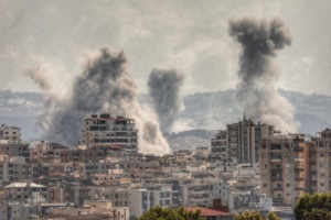 Serangan Israel di Lebanon selatan menewaskan sedikitnya 31 warga dan melukai 149 orang. Presiden Joseph Aoun mengecam serangan dan memperingatkan bahaya perang proksi. (Foto: REUTERS/Aziz Taher)