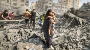 Serangan drone Israel di Khan Younis menewaskan ayah dan anak. Kekerasan di Gaza dan Tepi Barat terus meningkat meski ada gencatan senjata. (Getty Images)