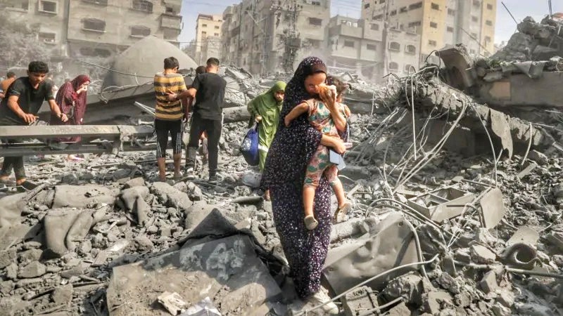 Serangan drone Israel di Khan Younis menewaskan ayah dan anak. Kekerasan di Gaza dan Tepi Barat terus meningkat meski ada gencatan senjata. (Getty Images)