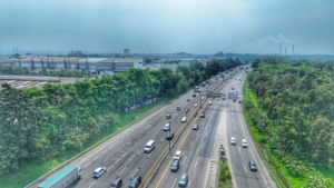 Sebanyak 1,48 juta kendaraan meninggalkan Jabotabek pada arus mudik Lebaran 2026. Jasa Marga mencatat lonjakan signifikan hingga 30,1 persen dibandingkan kondisi normal. (Foto: Jasa Marga)