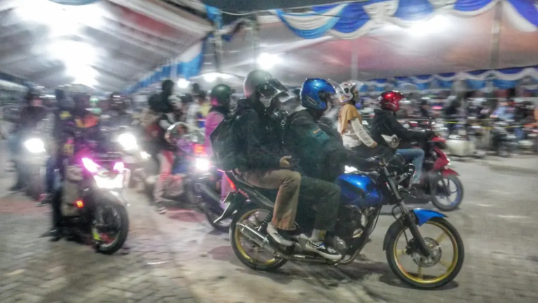 Suasana pemudik sepeda motor di Pelabuhan Ciwandan. (Foto: RN/Tama)