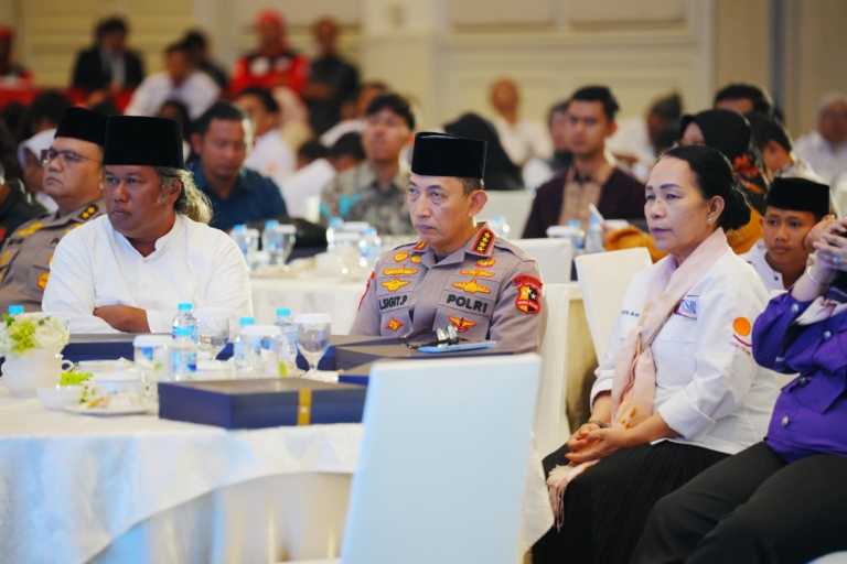 Kapolri Jenderal Listyo Sigit Prabowo mengajak KSBSI menjaga persatuan dan kamtibmas saat buka puasa bersama di Jakarta, demi stabilitas dan pertumbuhan ekonomi nasional. (Foto: RN/HO-Humas Polri)
