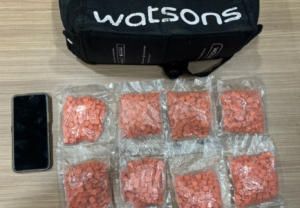 Polda Metro Jaya menangkap pelajar berinisial RF di Cililitan, Jakarta Timur, dengan barang bukti 2.000 butir ekstasi yang hendak diedarkan. (Ist)