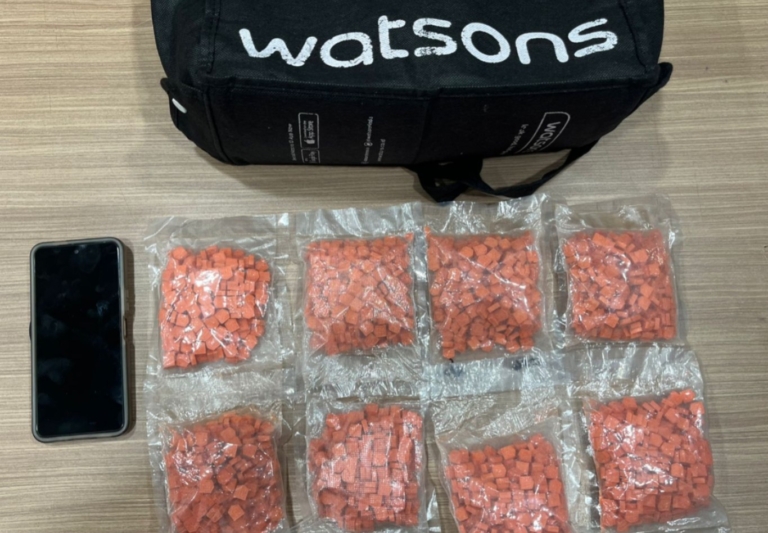 Polda Metro Jaya menangkap pelajar berinisial RF di Cililitan, Jakarta Timur, dengan barang bukti 2.000 butir ekstasi yang hendak diedarkan. (Ist)