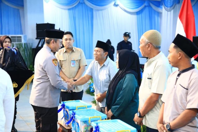 Pembangunan SMA Kemala Taruna Bhayangkara di Gunung Sindur, Bogor telah mencapai 60 persen. Polri juga menggelar buka puasa bersama warga sebagai bentuk silaturahmi. (RN/HO-HUMAS POLRI)