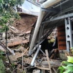 Hujan Deras di Magetan Akibatkan Rumah Ambrol dan Lukai Pemiliknya