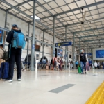 Suasana pemudik di Stasiun Pasarsenen, Jakarta Pusat. (Foto: RN/Tama)
