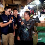 Satgas Pangan Polda Metro Jaya menyoroti harga ayam di Pasar Rawamangun yang mencapai Rp45.000 per kilogram dan melakukan sidak hingga RPH Pulogadung. (Foto: RN/HO-Humas Polda Metro Jaya)