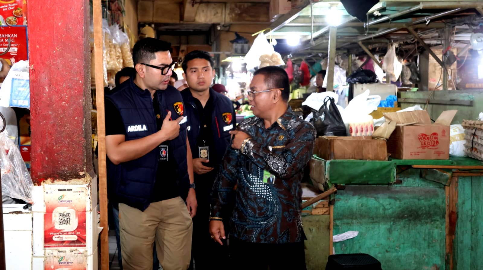 Satgas Pangan Polda Metro Jaya menyoroti harga ayam di Pasar Rawamangun yang mencapai Rp45.000 per kilogram dan melakukan sidak hingga RPH Pulogadung. (Foto: RN/HO-Humas Polda Metro Jaya)