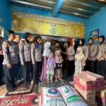 Siswa SIP Angkatan 55 Polda Jawa Tengah menggelar bhakti sosial di Yayasan Tarbiyah Islamiyah Ibtidaussa’adah Sukabumi dengan menyalurkan bantuan dan memberi motivasi bagi anak-anak binaan. (Ist)