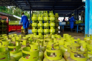 Pertamina menambah lebih dari 9 juta tabung elpiji 3 kg di Jawa Tengah dan DIY untuk mengantisipasi lonjakan kebutuhan selama Ramadan hingga mudik Lebaran. (Foto: RN/Kus)