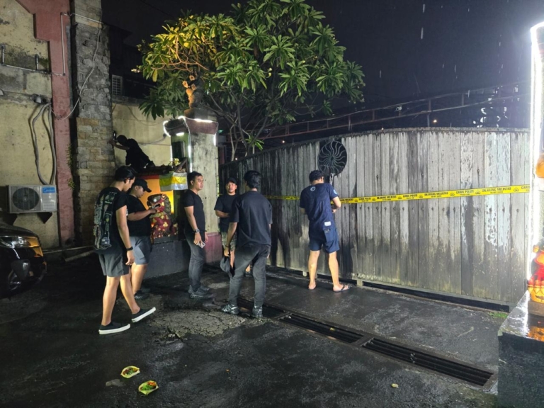 Bareskrim Polri menggerebek New Star Club di Denpasar, Bali, dan menyita ratusan butir ekstasi. Tiga orang ditangkap, sementara satu tersangka lain masih buron. (Ist)