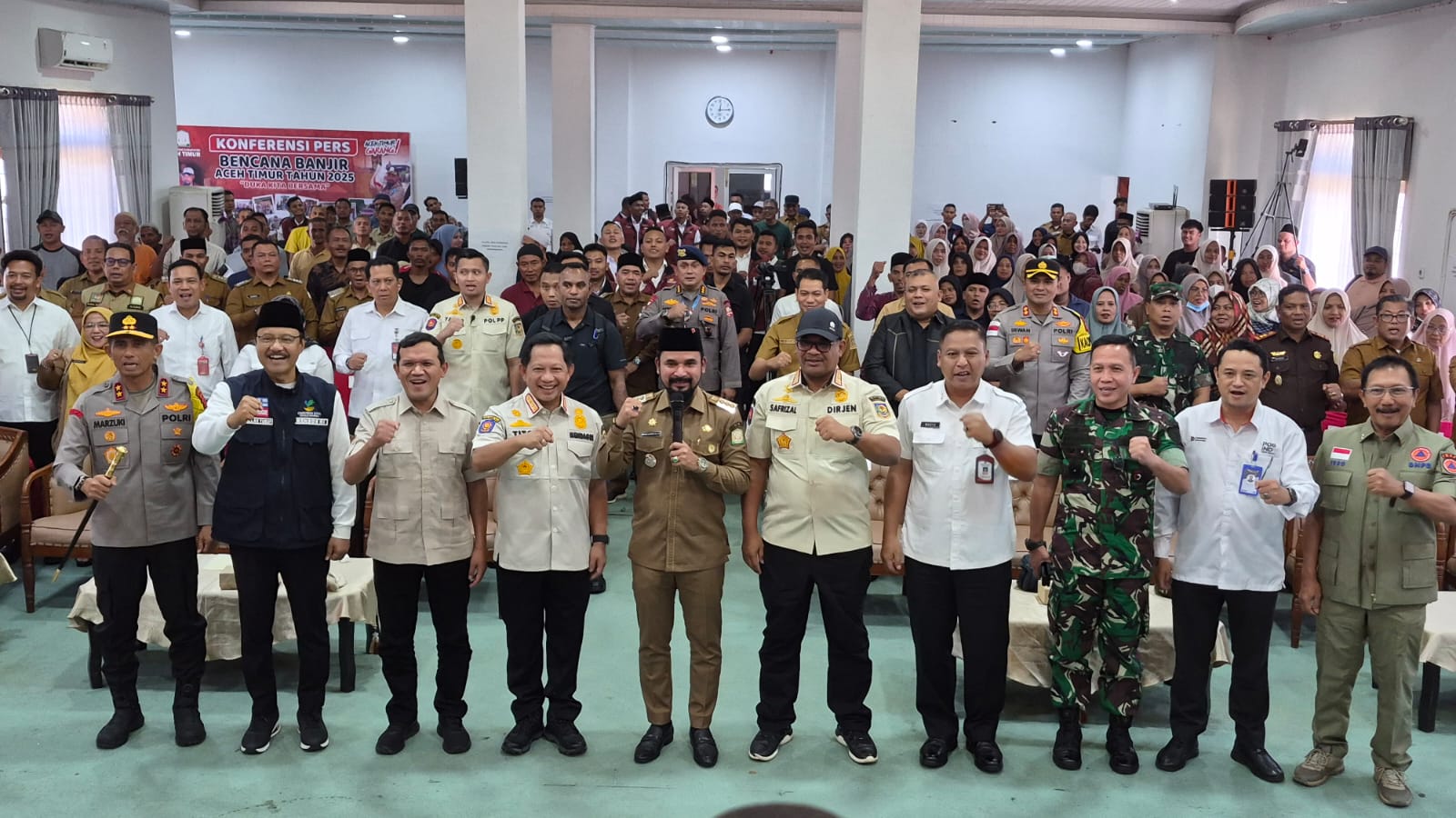 Tito dan Mensos Serahkan Bansos Rp100 Miliar untuk Korban Bencana di Sumatera