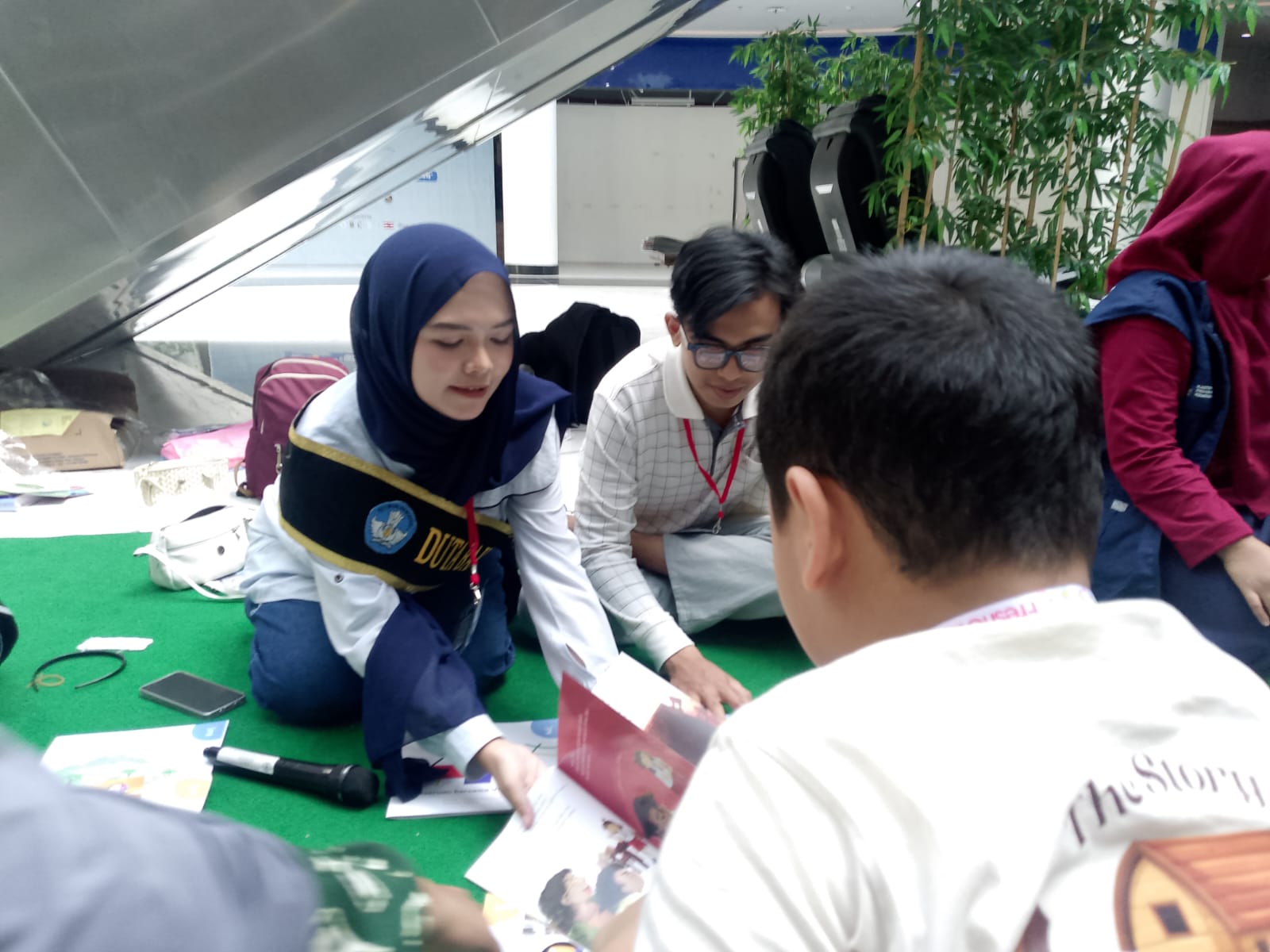Program Mudik Asyik Baca Buku 2026 bagikan ribuan buku gratis di Pelabuhan Merak untuk tingkatkan minat baca anak selama perjalanan mudik. (Foto: RN/Tama)