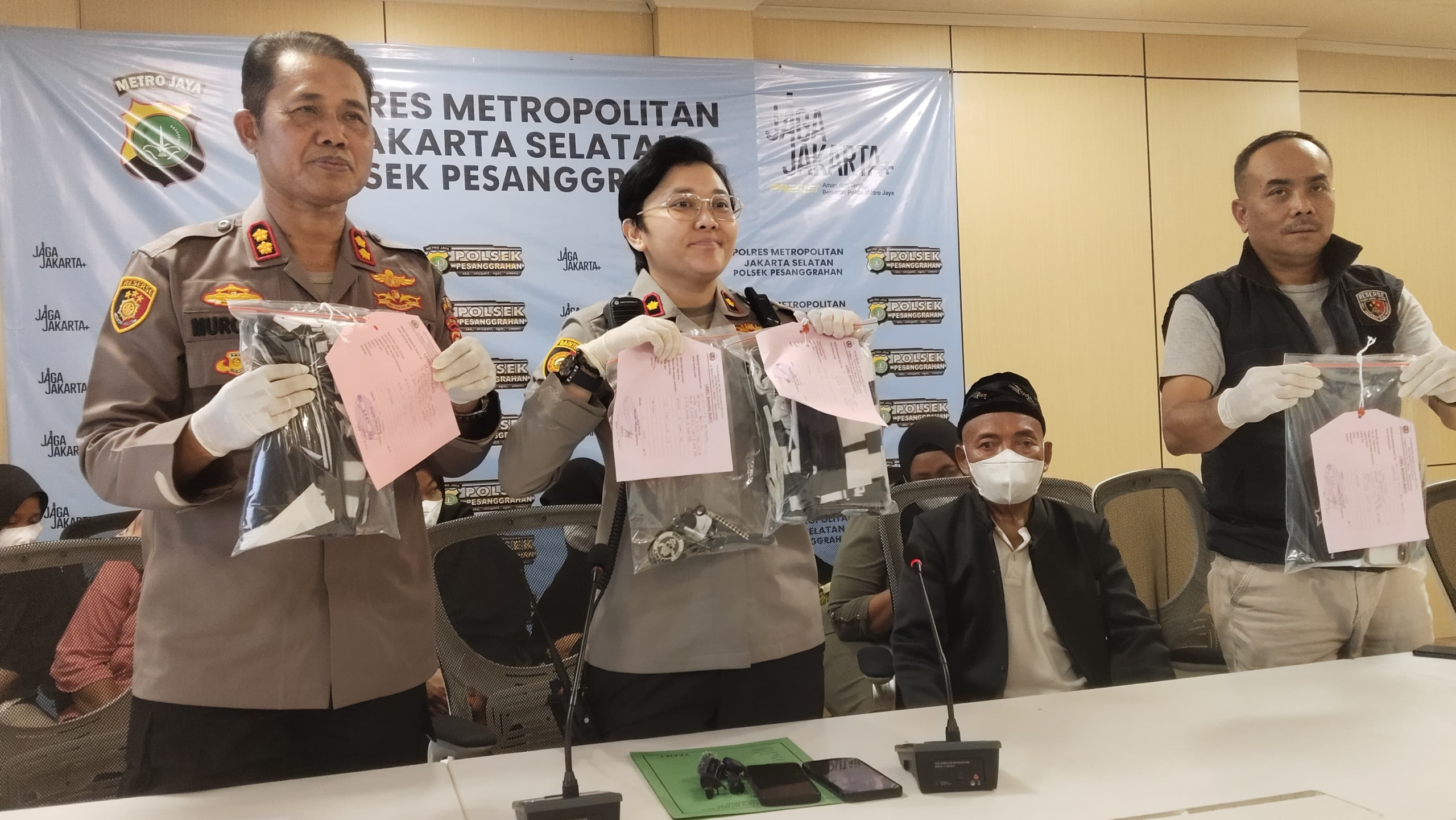 Kompol Seala Syah Alam Tindak Tegas 17 Remaja Konvoi Flare di Ciledug Raya: Sanksinya Bersihkan Selokan!