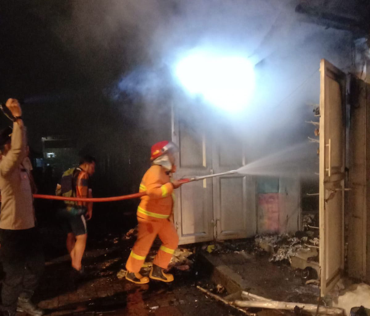 Korsleting Listrik Saat Sahur, Tiga Kios di Kawasan Wisata Telaga Sarangan Ludes Terbakar