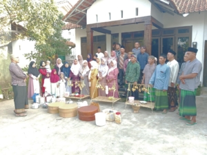 Arak Ketupat Syawalan Durendampit Hidupkan Tradisi Kebersamaan