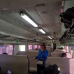 Suasana pemudik yang menggunakan KA. Commuter Lokal Merak. (Foto: RN/Tama)