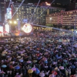 Malam Takbiran di Bundaran HI Tetap Meriah Meski Diguyur Hujan