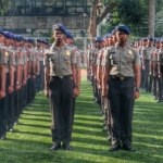 Sebanyak 1.000 personel Brimob remaja yang baru menyelesaikan Pendidikan Dasar Brimob Tahun Anggaran 2026 mengikuti apel di Stadion Presisi Polda Metro Jaya, Jumat (13/3/2026). (Foto: RN/Tama)