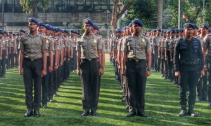 Sebanyak 1.000 personel Brimob remaja yang baru menyelesaikan Pendidikan Dasar Brimob Tahun Anggaran 2026 mengikuti apel di Stadion Presisi Polda Metro Jaya, Jumat (13/3/2026). (Foto: RN/Tama)