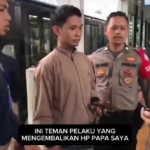 Aksi copet di TransJakarta Koridor 1 arah Blok M viral di TikTok. Korban memergoki pelaku di Halte Kebon Sirih, pelaku sempat mencoba kabur sebelum akhirnya ponsel dikembalikan. (Foto: Tangkapan Layar)
