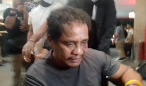 Buronan narkoba Abdul Hamid alias Boy tiba di Gedung Bareskrim Polri setelah ditangkap tim Dittipidnarkoba di Pontianak, Kalimantan Barat. (Foto: RN/Tama)