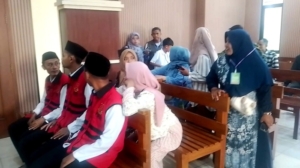 Sidang Tuntutan Ditunda, Keluarga Terdakwa Tambang Ilegal Pancurendang Kecewa