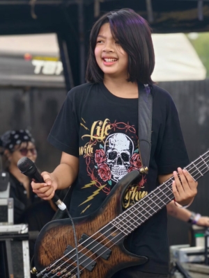 Gam, pembetot bas di Little Angels. (Foto: Instagram/bas_bms117)
