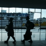 Suasana pemudik di Dermaga Eksekutif Pelabuhan Merak, Banten. (Foto: RN/Tama)